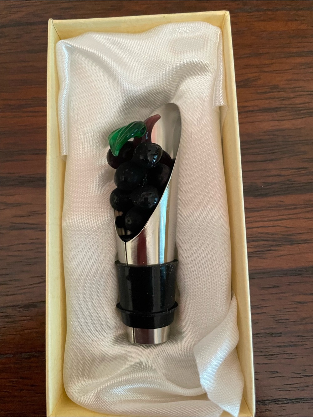 Decorative Purple Grape Wine Stopper / Wine Pourer Set
